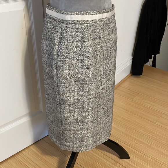 Holiday Sparkle! J Crew silver tweed pencil skirt - Picture 3 of 4